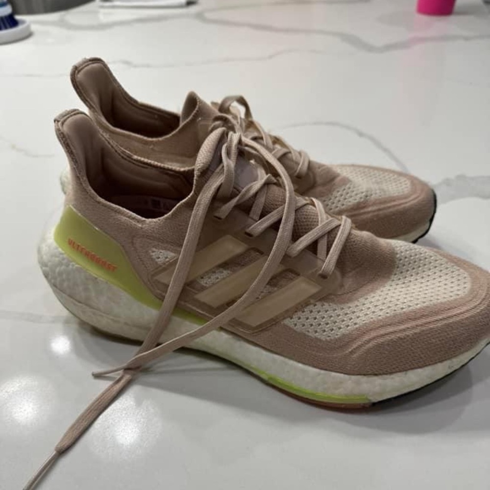 Women’s Adidas Ultraboost 9.5